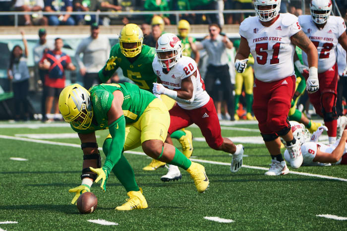 Mase Funa recovers a fumble following a strip sack by Kayvon Thibodeaux against Fresno State at Autzen Stadium.